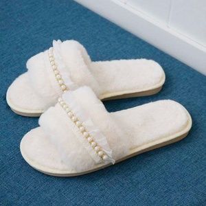 Ivory Bridal party slippers , Fall / Winter wedding slippers, faux fur fluffy